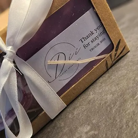 Dii Luxury شقة تروغير